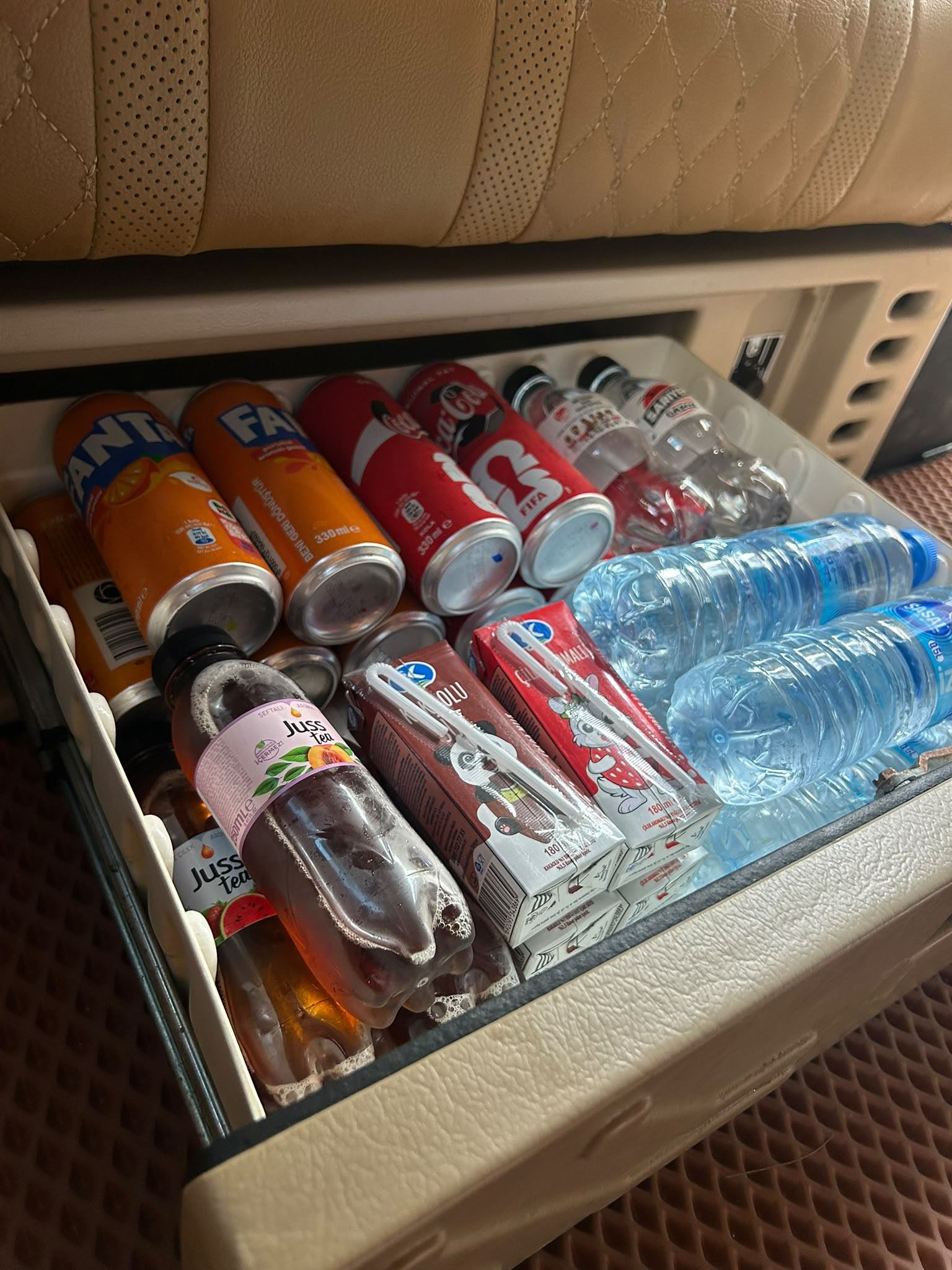 Araç içi minibar