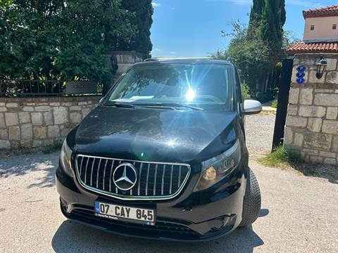 Urla bağ rotasında VIP araç
